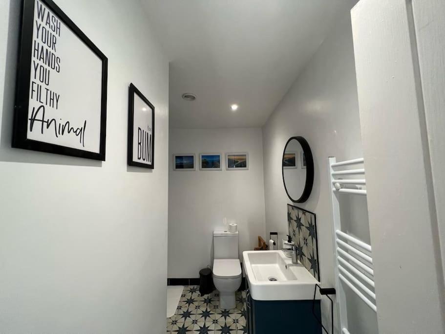 Orchard Lodge -Coastal Retreat, New Build, Village Views, Private Garden And Terrace Saint Brides Major Dış mekan fotoğraf